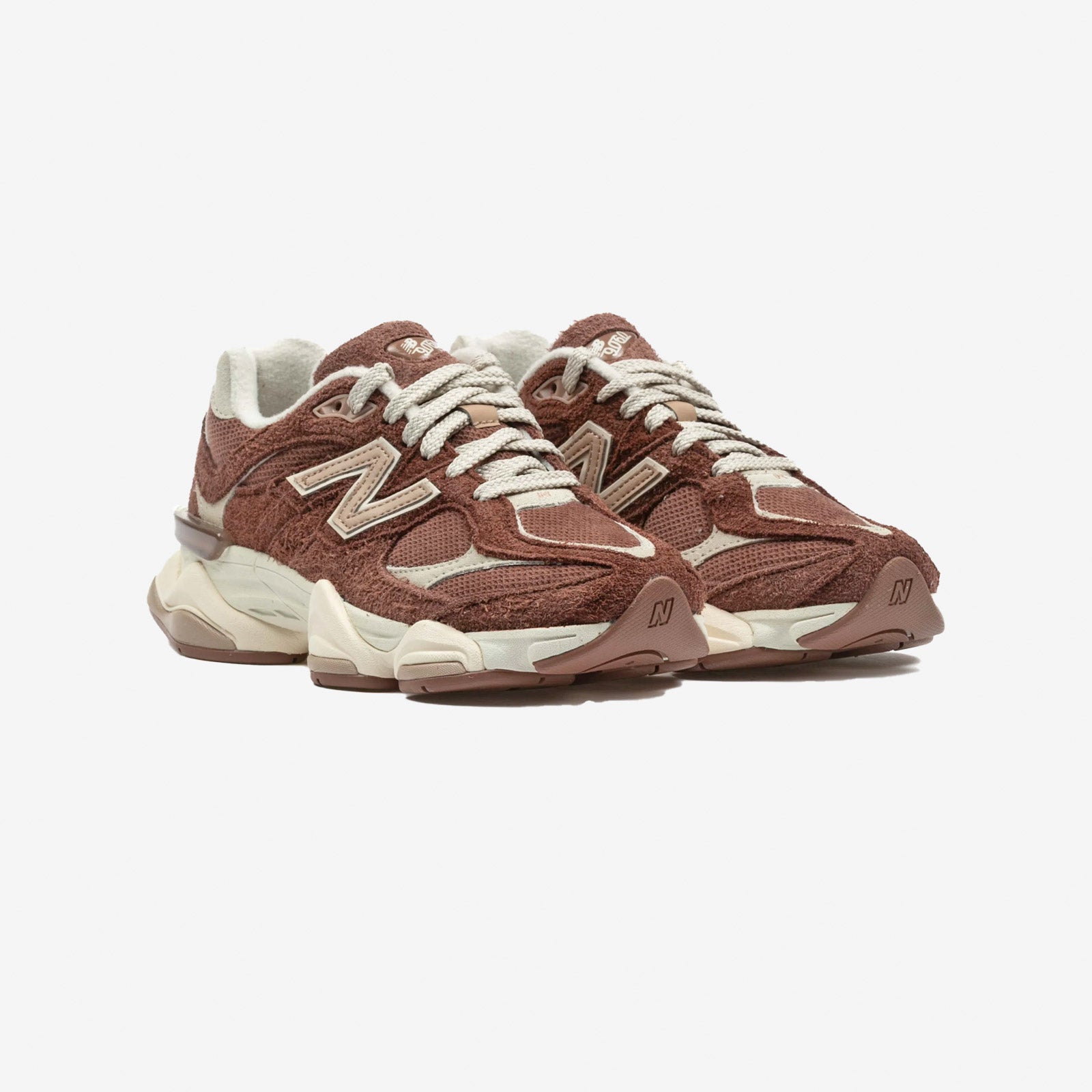 New Balance 9060 da donna codice CCC colore Marrone Bordeaux vista laterale